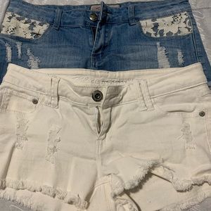 Cute jean short with lace